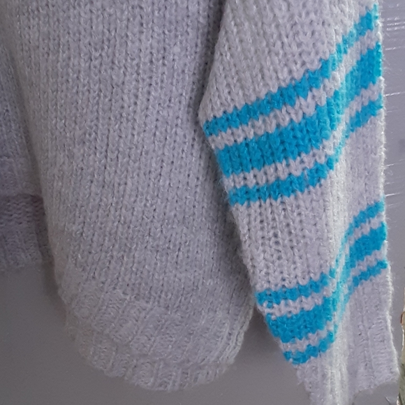 Sweater - Picture 4 of 4